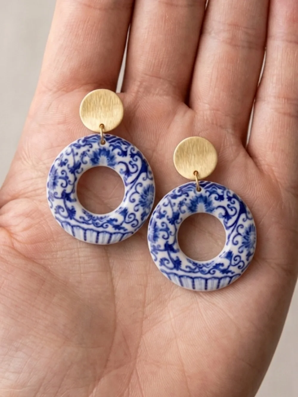NWT Blue White Chinoiserie Donut Hoop Dangle Drop Earrings Gold Post